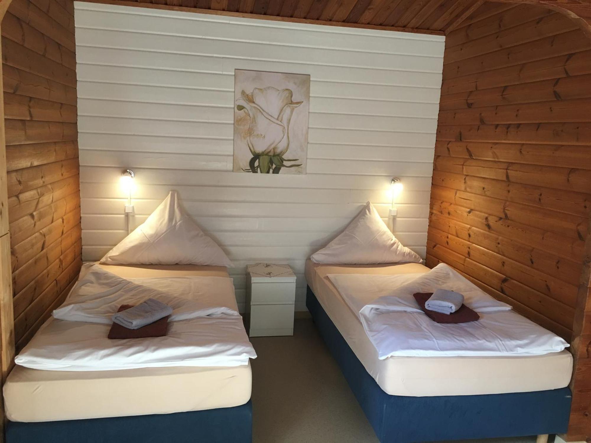 Abb Sportcenter Gaensefurth, Doppelzimmer Ohne Kueche, Standard Doppelzimmer Mit Kueche Hecklingen  Exterior photo